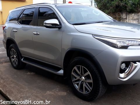 Toyota Hilux SW4 Toyota Hilux SW4