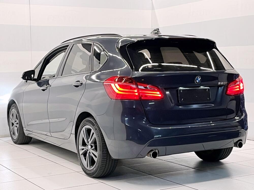 BMW 220i