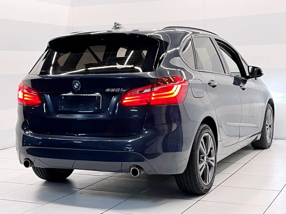 BMW 220i