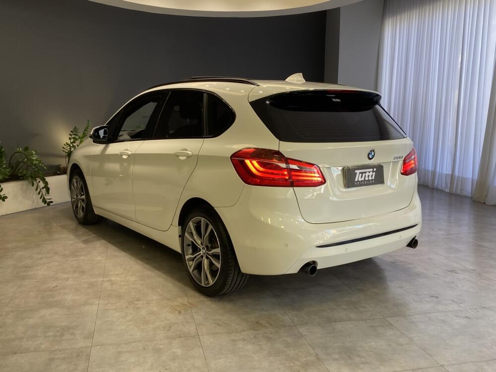 BMW 225i