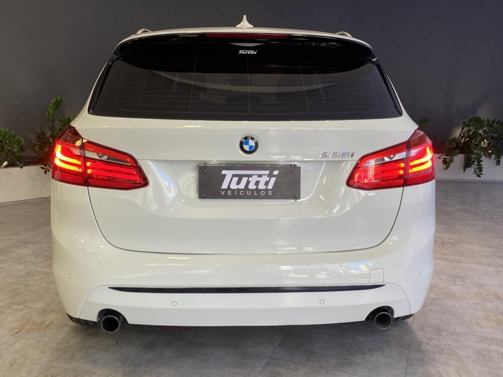BMW 225i