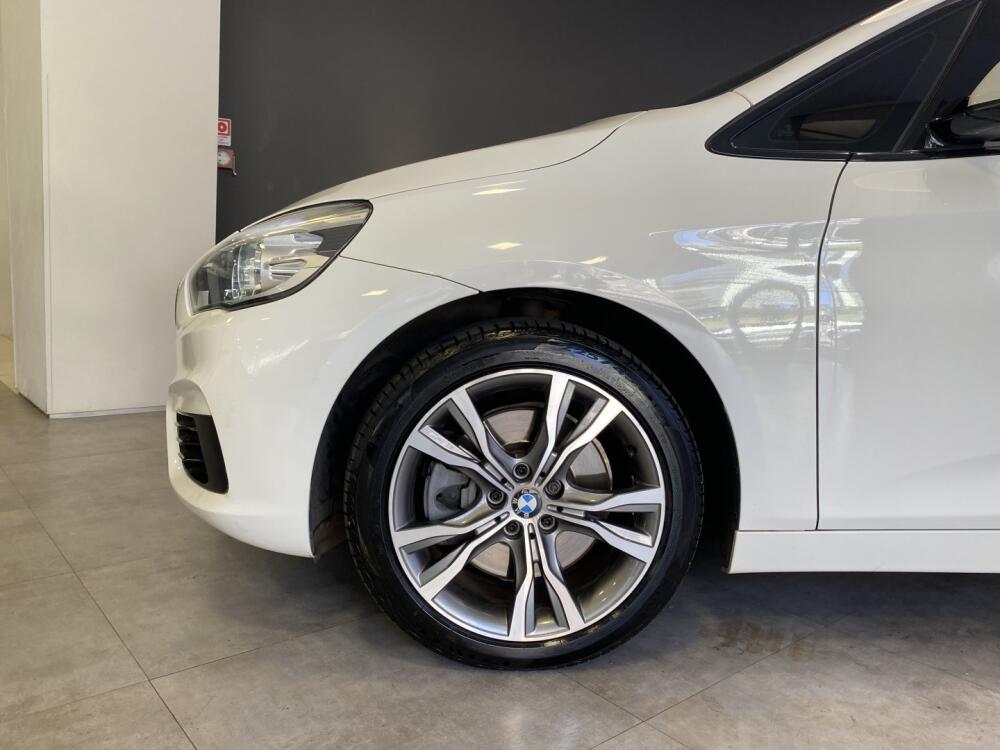 BMW 225i