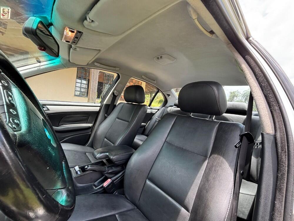 BMW 320i