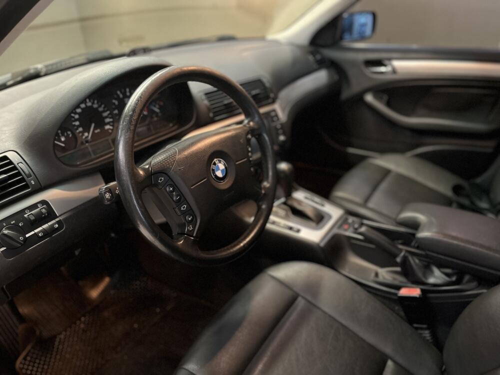 BMW 320i