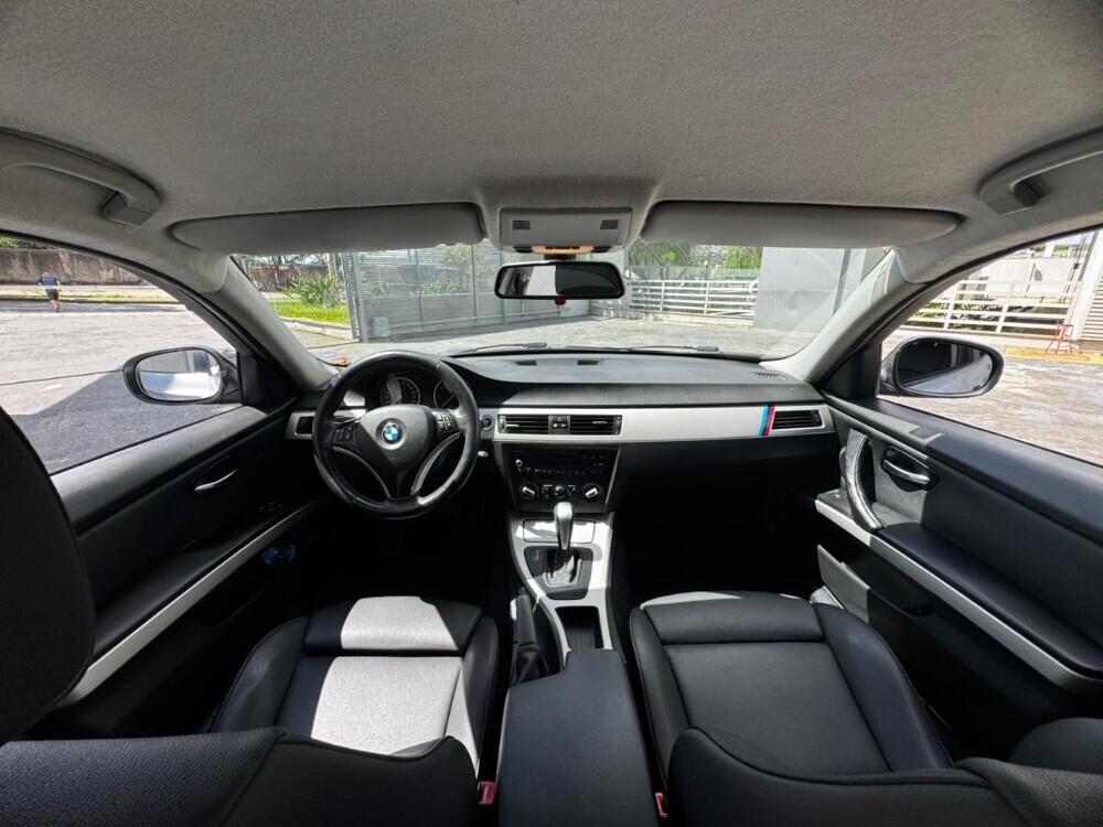 BMW 320i