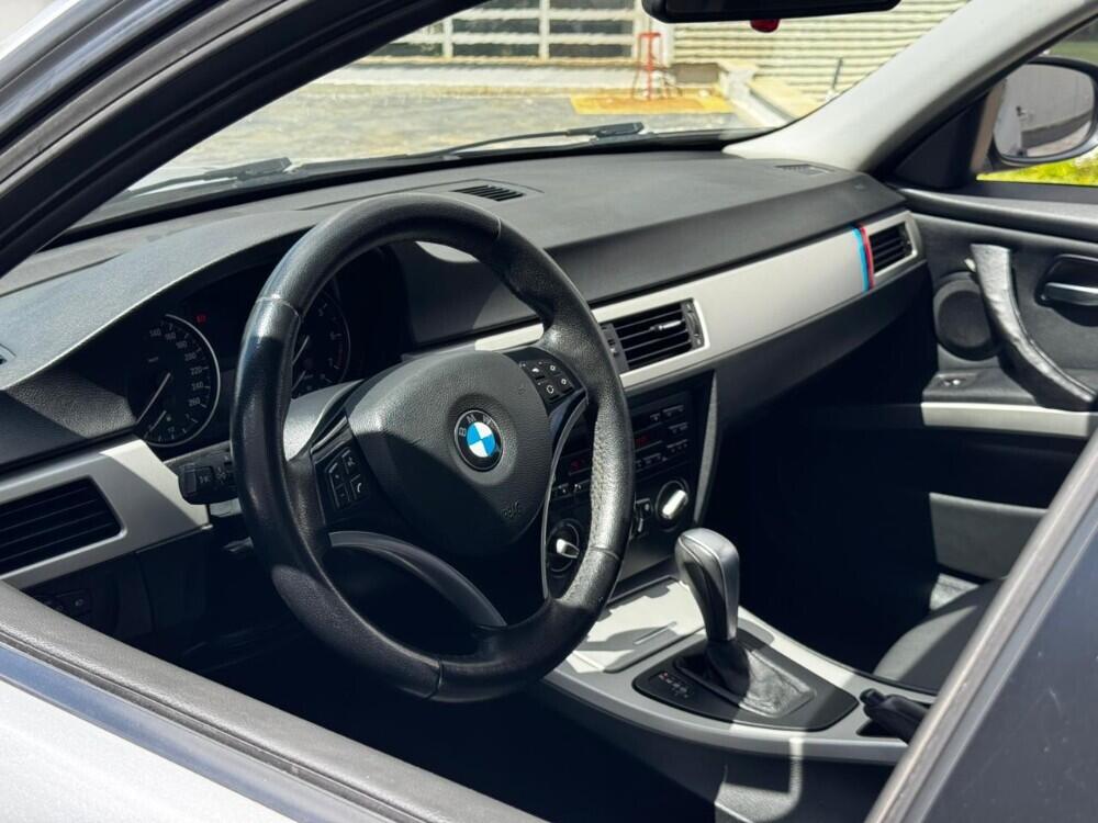 BMW 320i