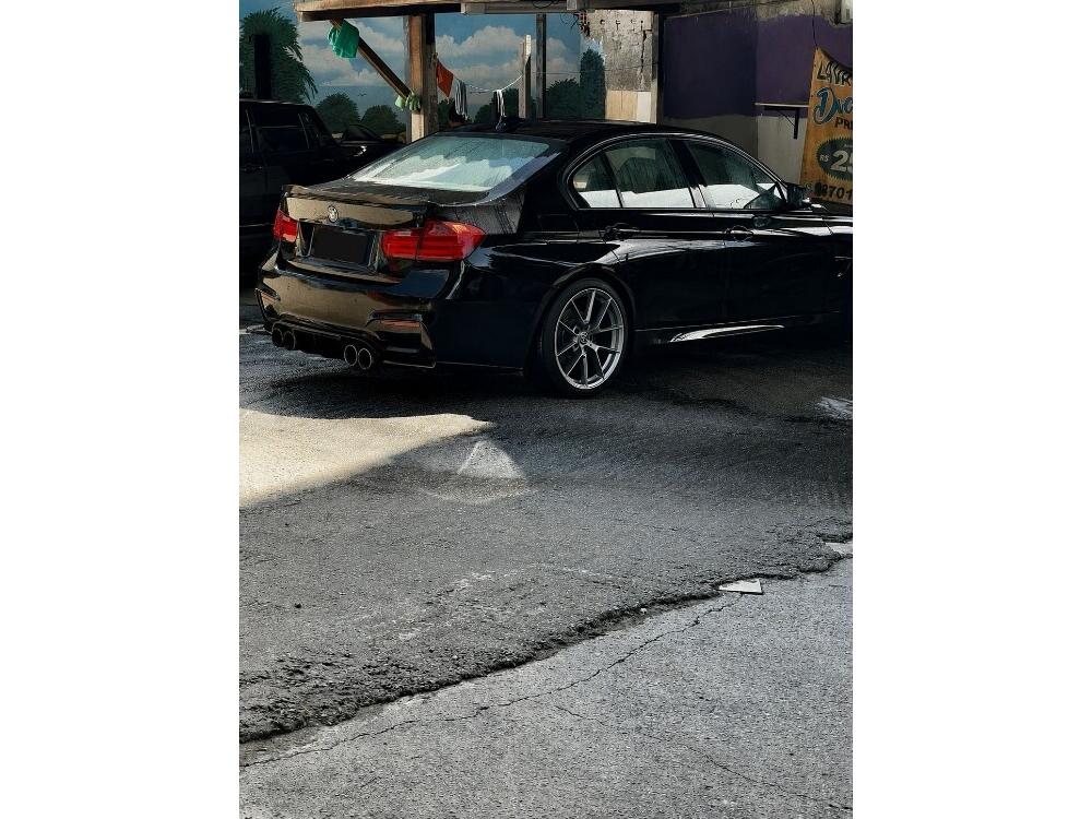 BMW 320i