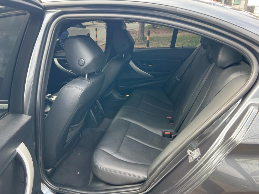 BMW 320i