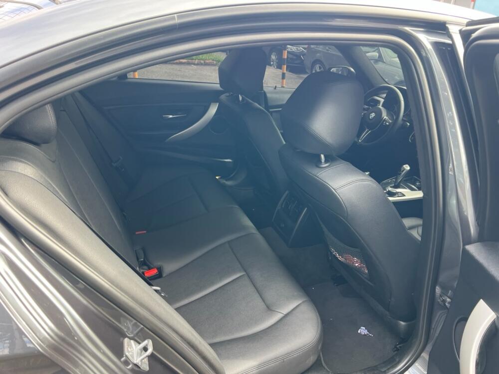 BMW 320i