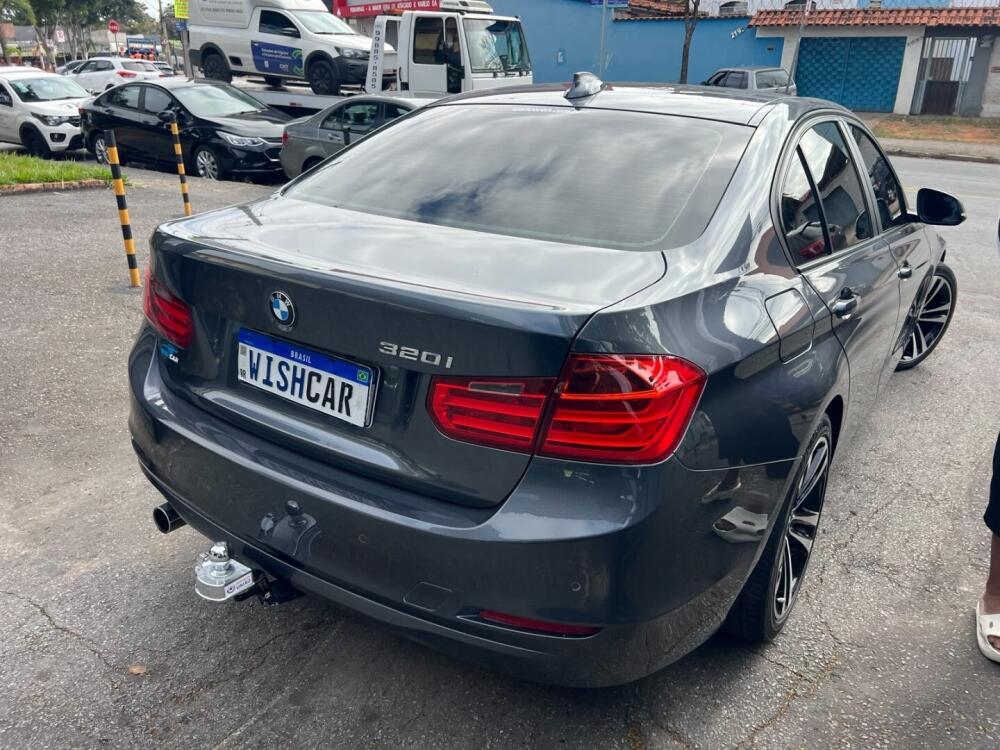 BMW 320i