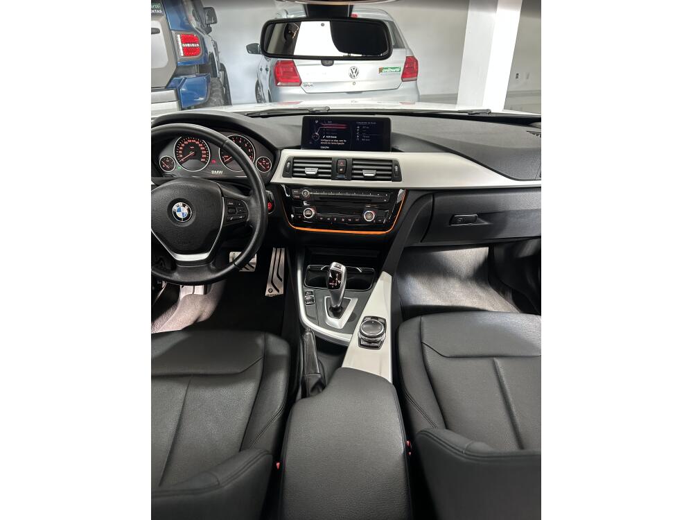 BMW 320i