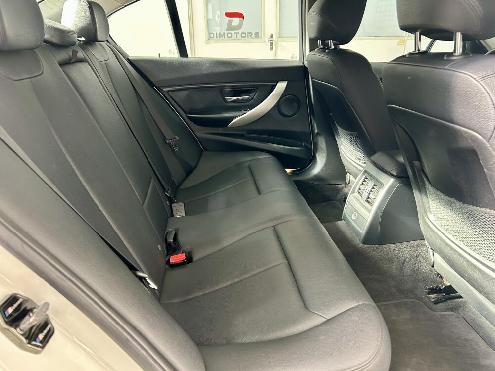 BMW 320i
