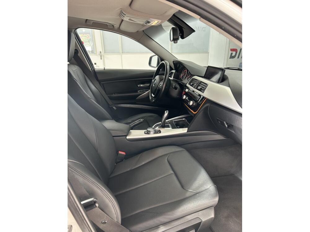 BMW 320i