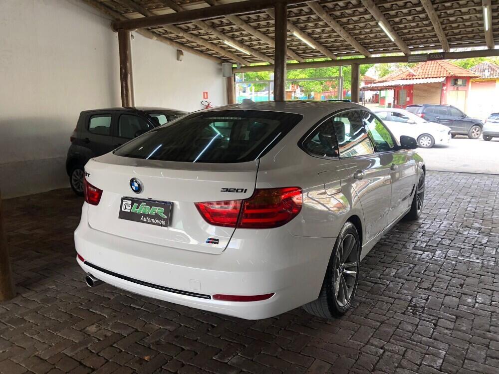 BMW 320i