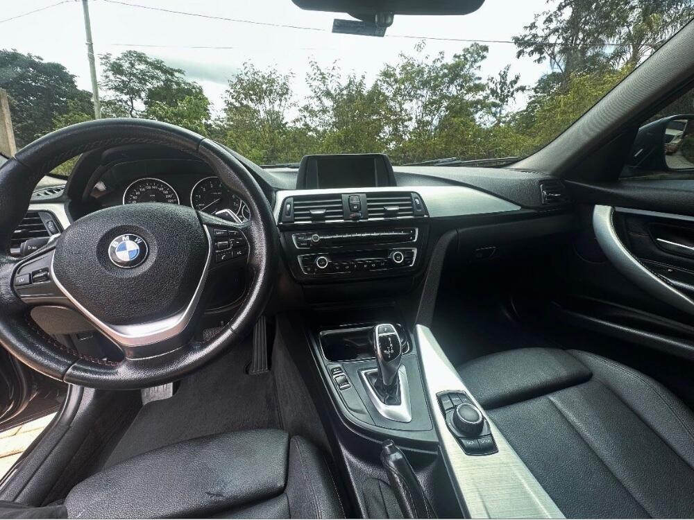 BMW 320i