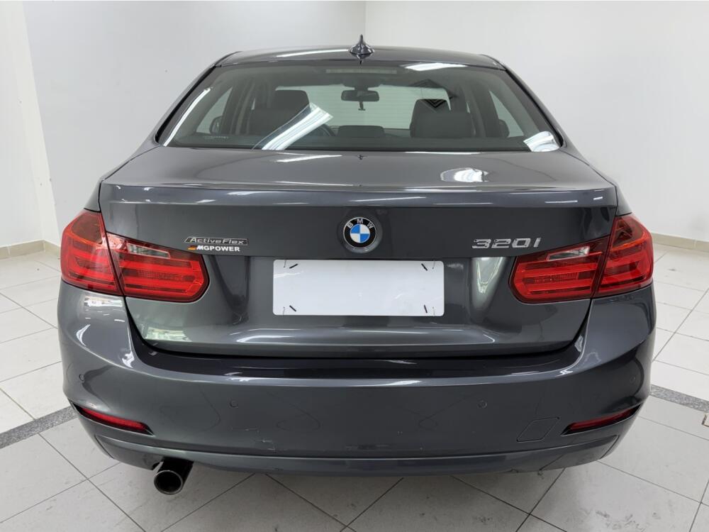 BMW 320i