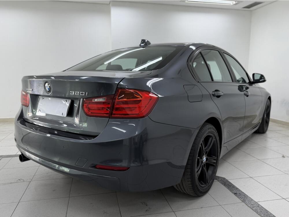 BMW 320i