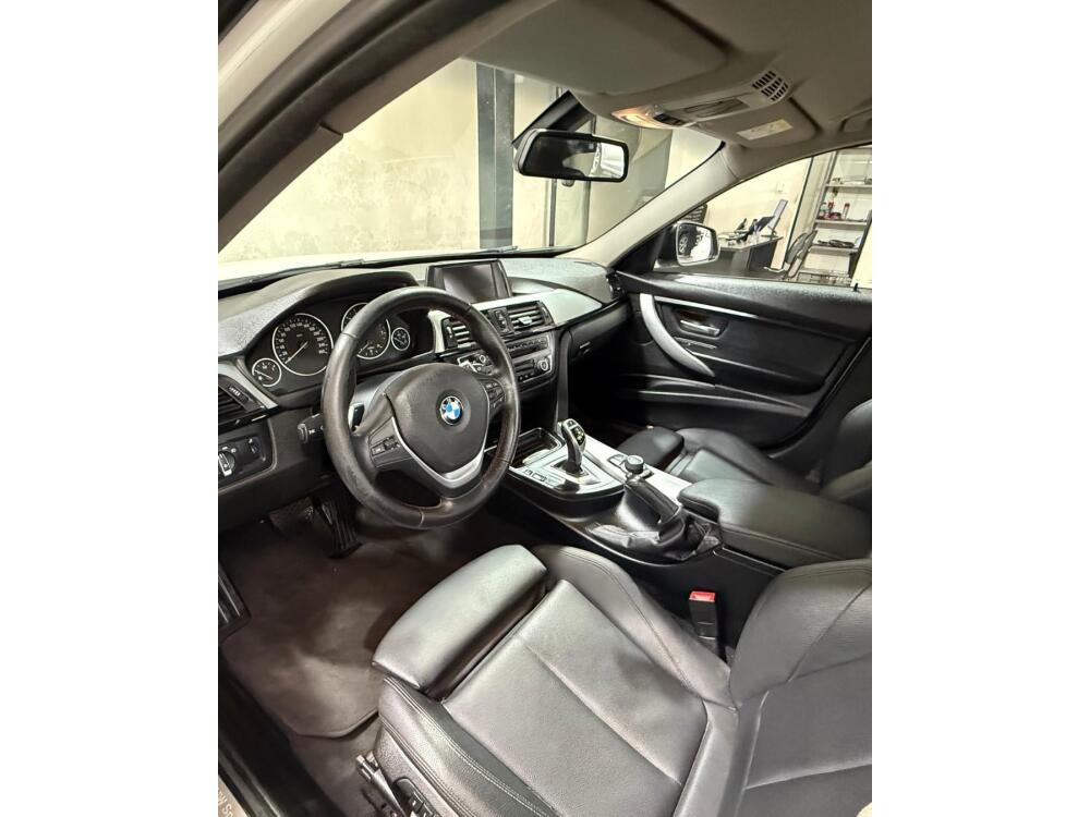 BMW 320i