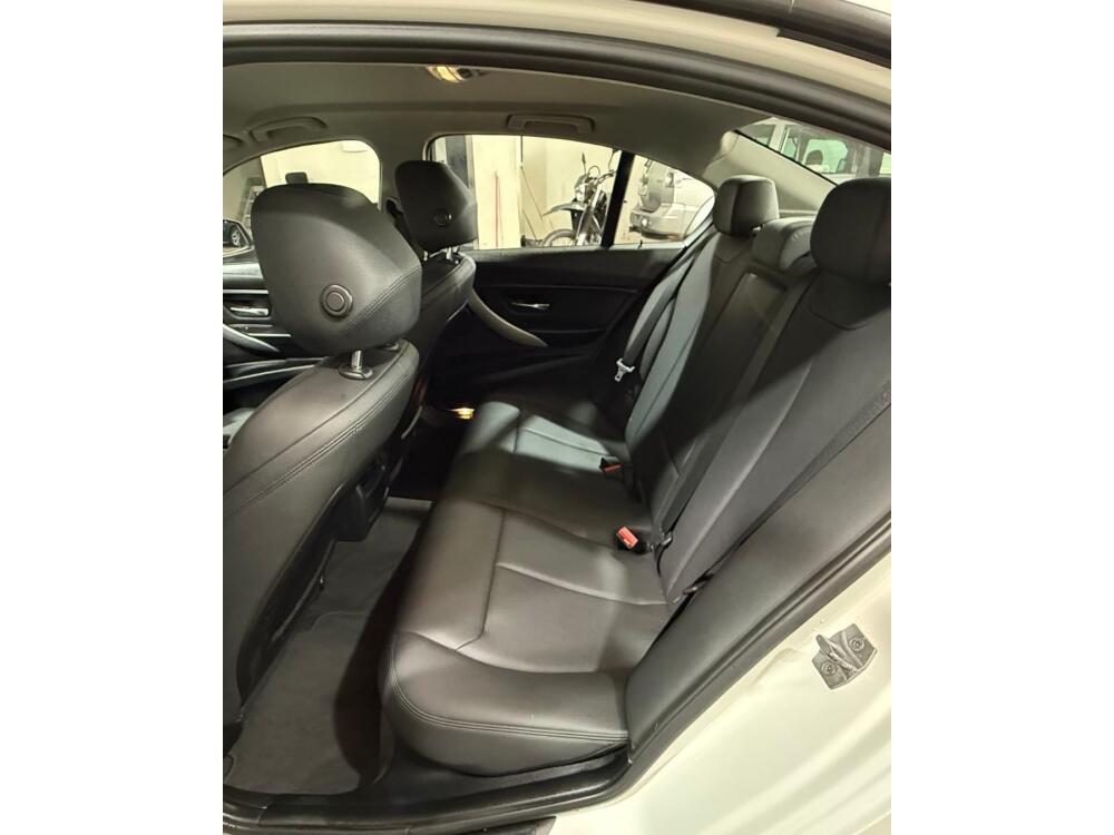 BMW 320i