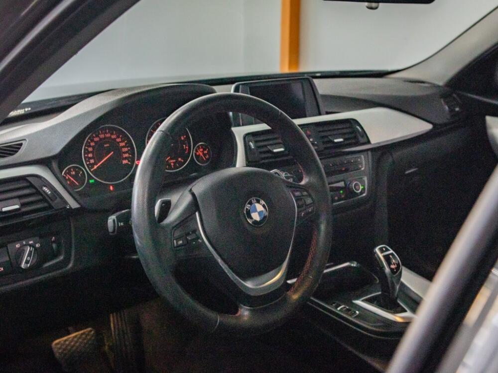 BMW 320i