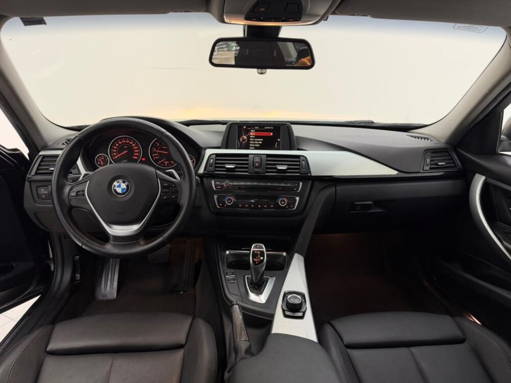 BMW 320i