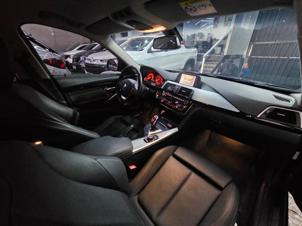 BMW 320i