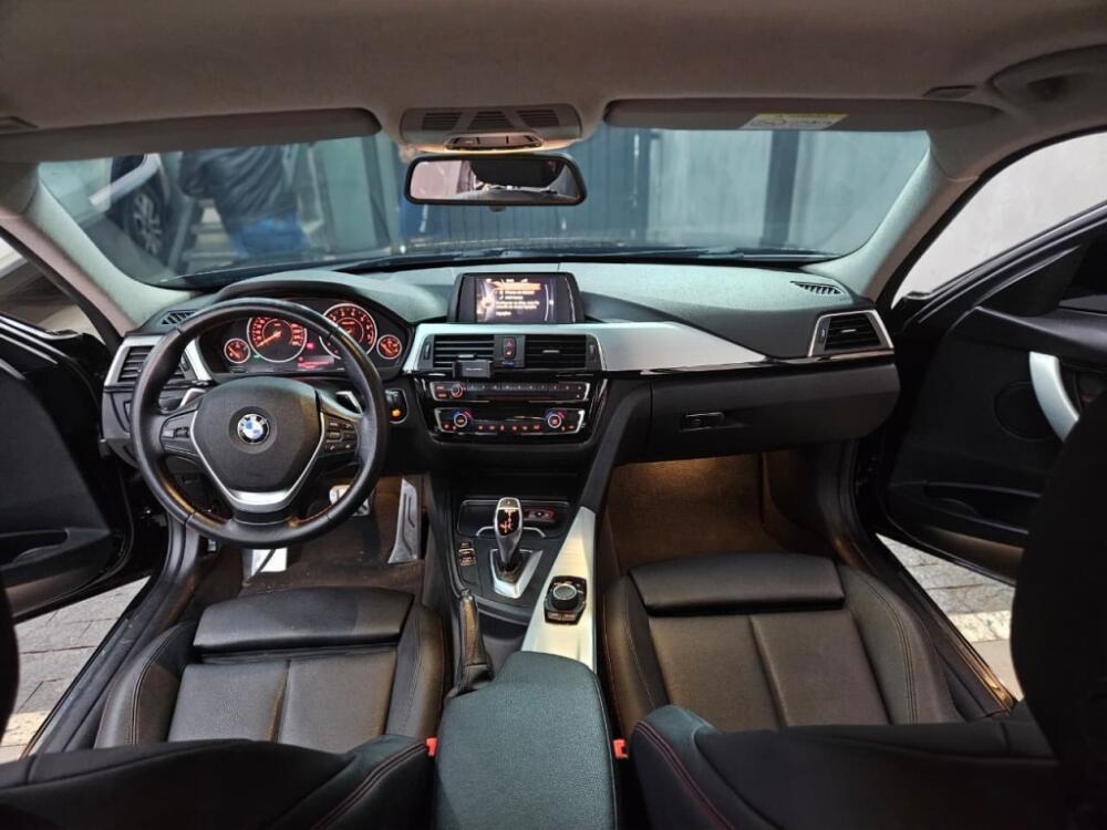 BMW 320i