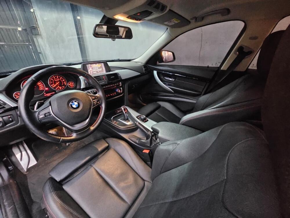 BMW 320i