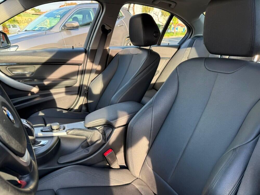 BMW 320i