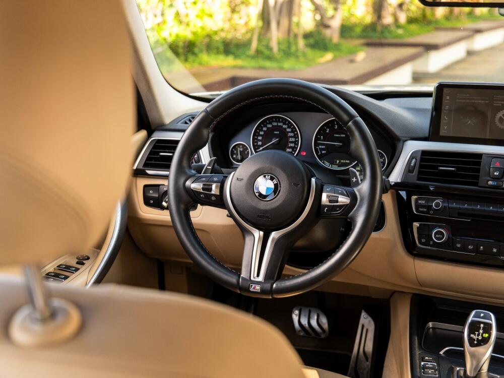 BMW 320i