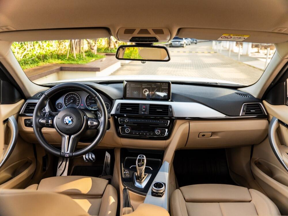 BMW 320i