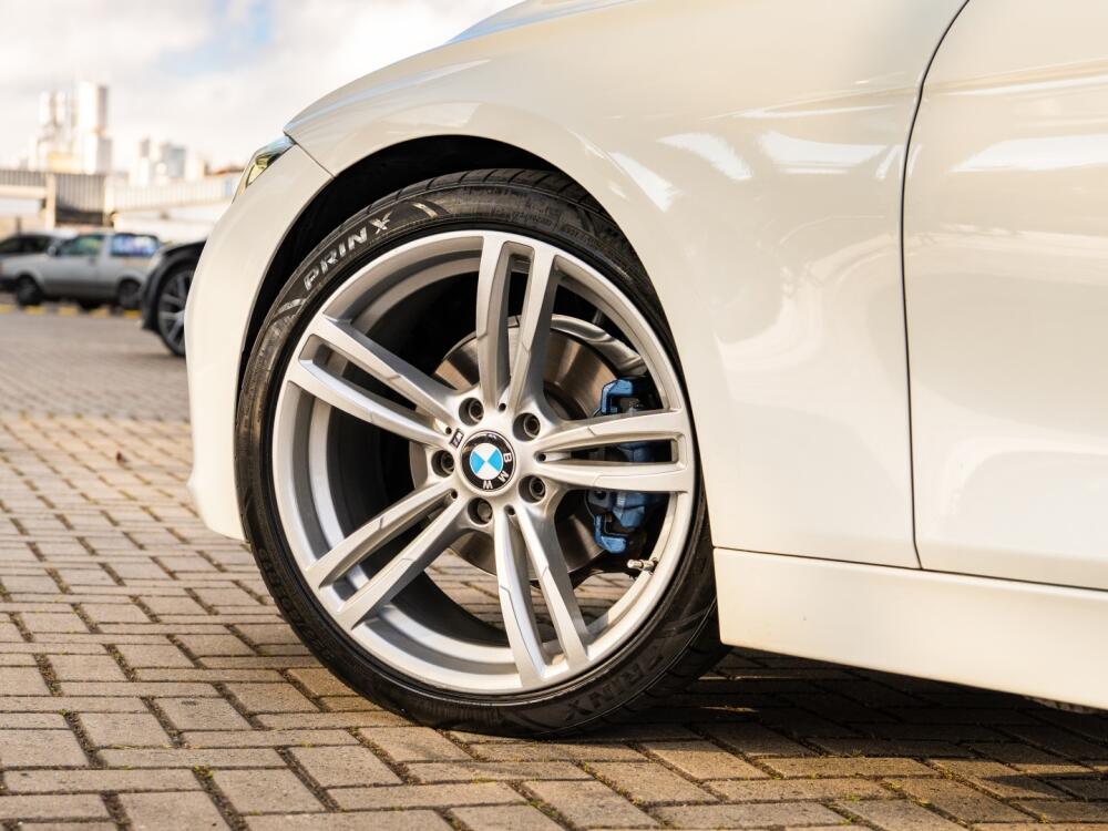 BMW 320i