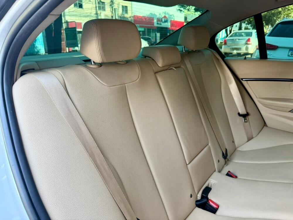 BMW 320i