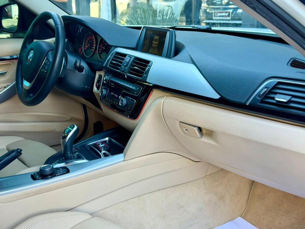BMW 320i