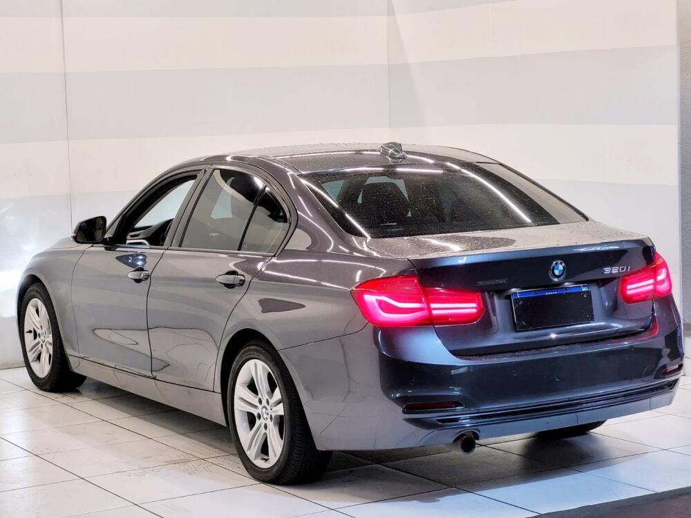 BMW 320i
