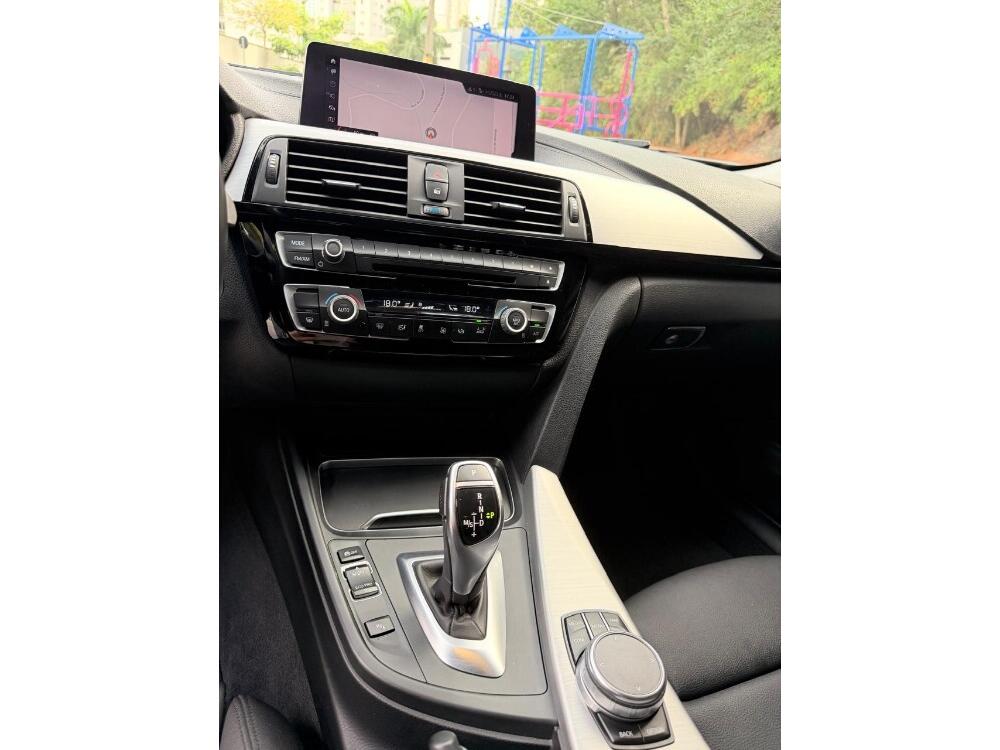 BMW 320i