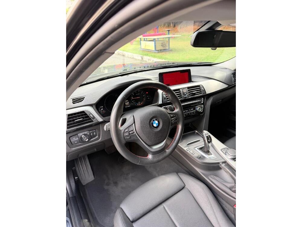 BMW 320i