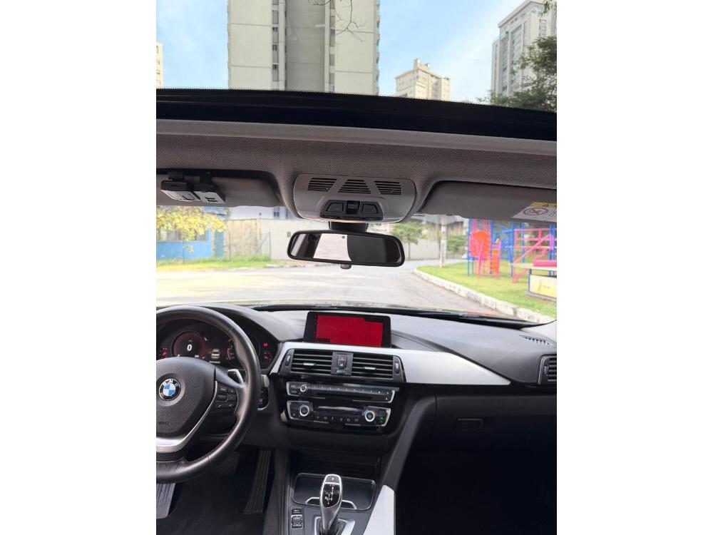 BMW 320i