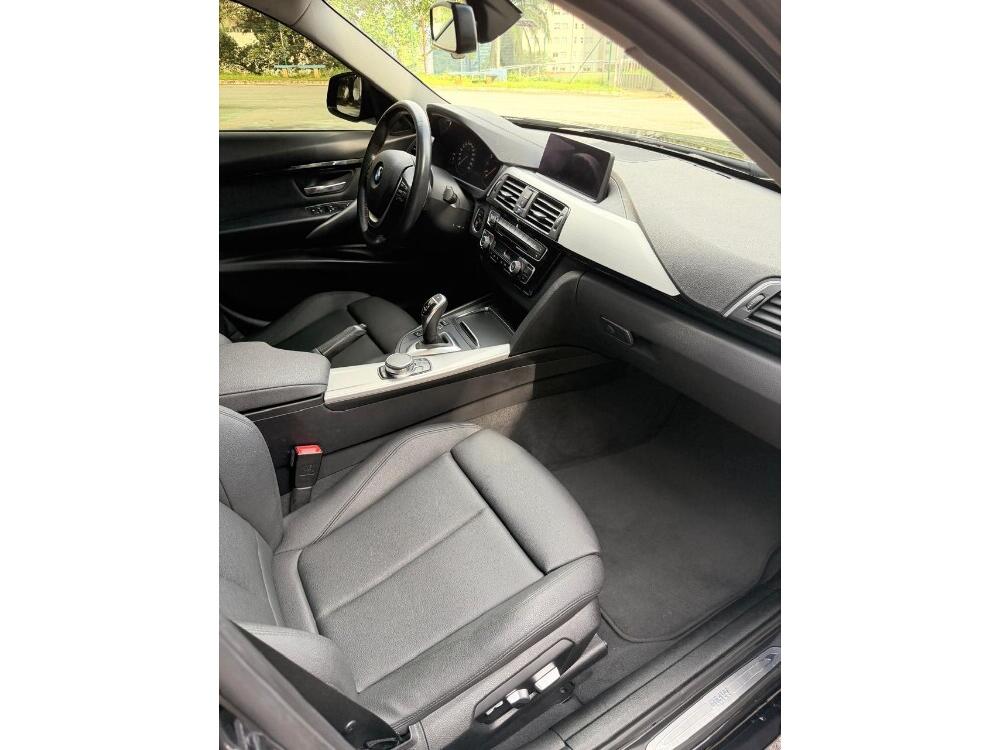 BMW 320i