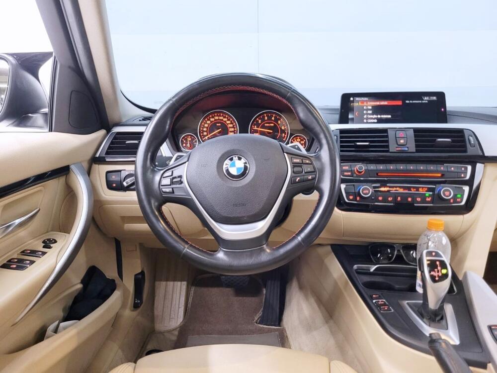 BMW 320i