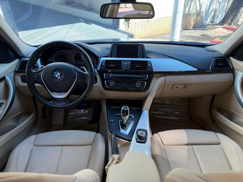 BMW 320i