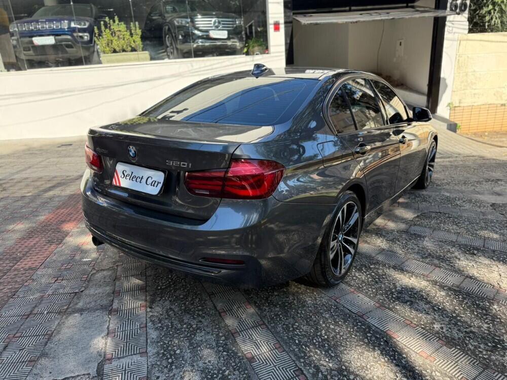 BMW 320i