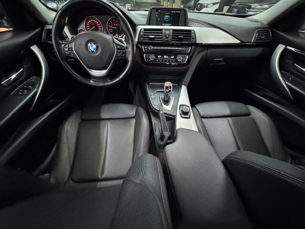 BMW 320i