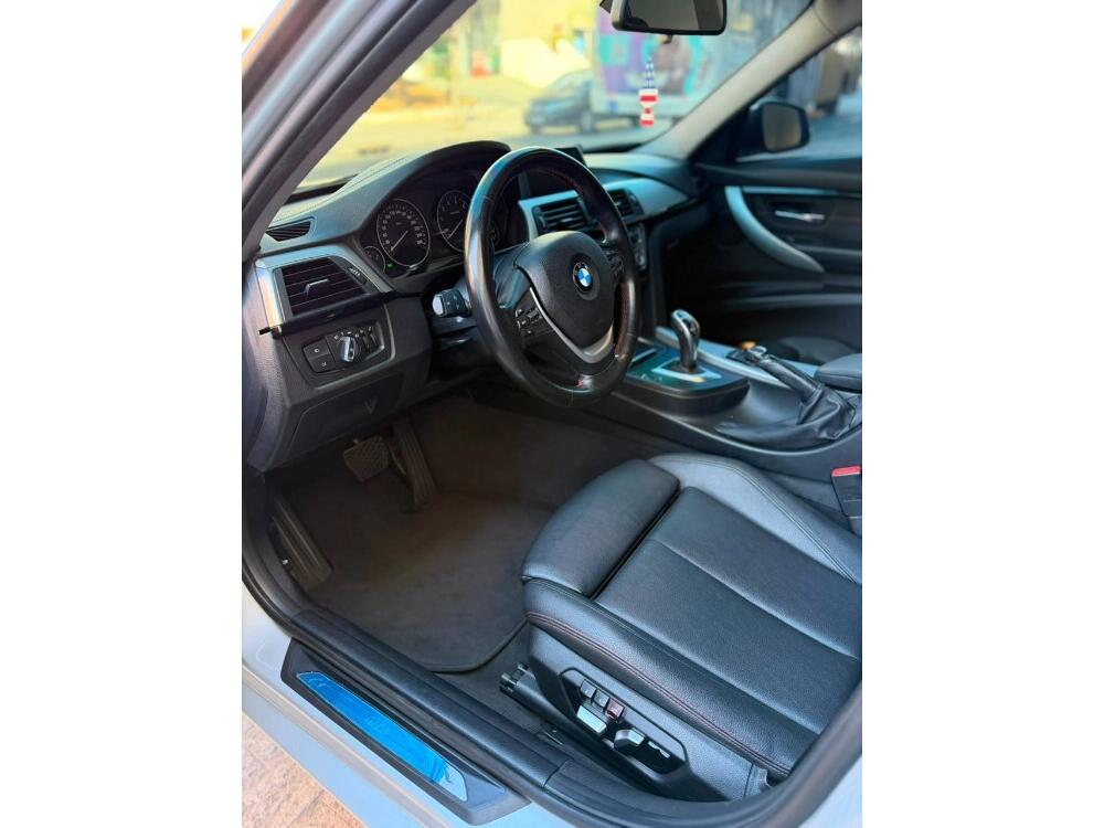 BMW 320i