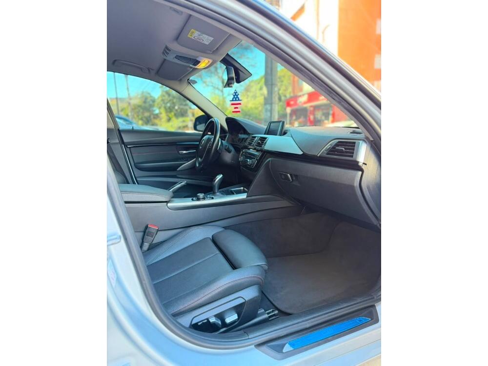 BMW 320i