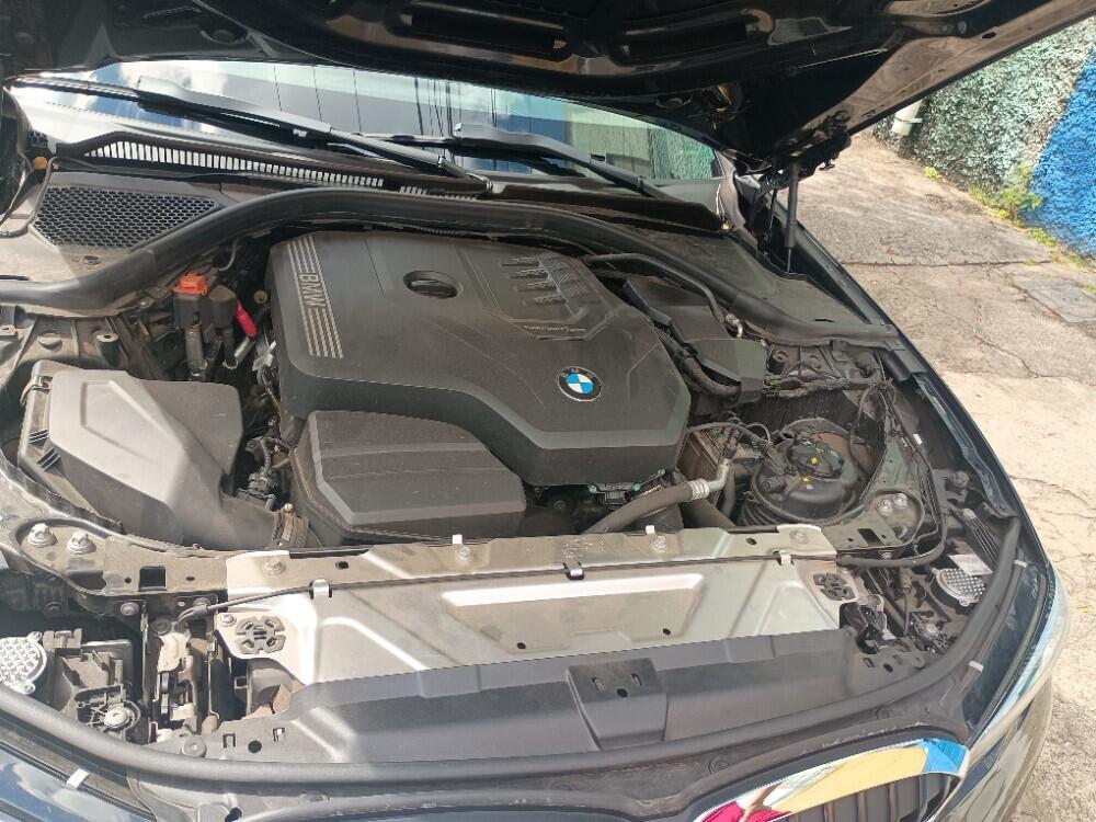 BMW 320i
