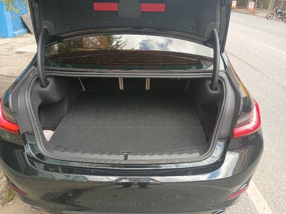 BMW 320i