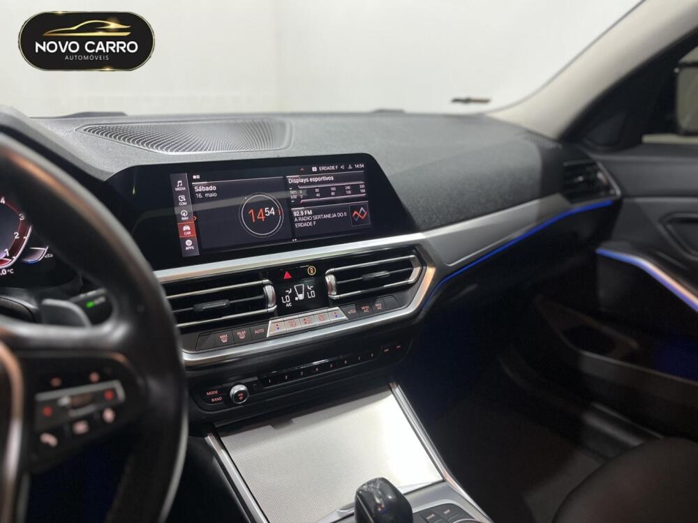 BMW 320i