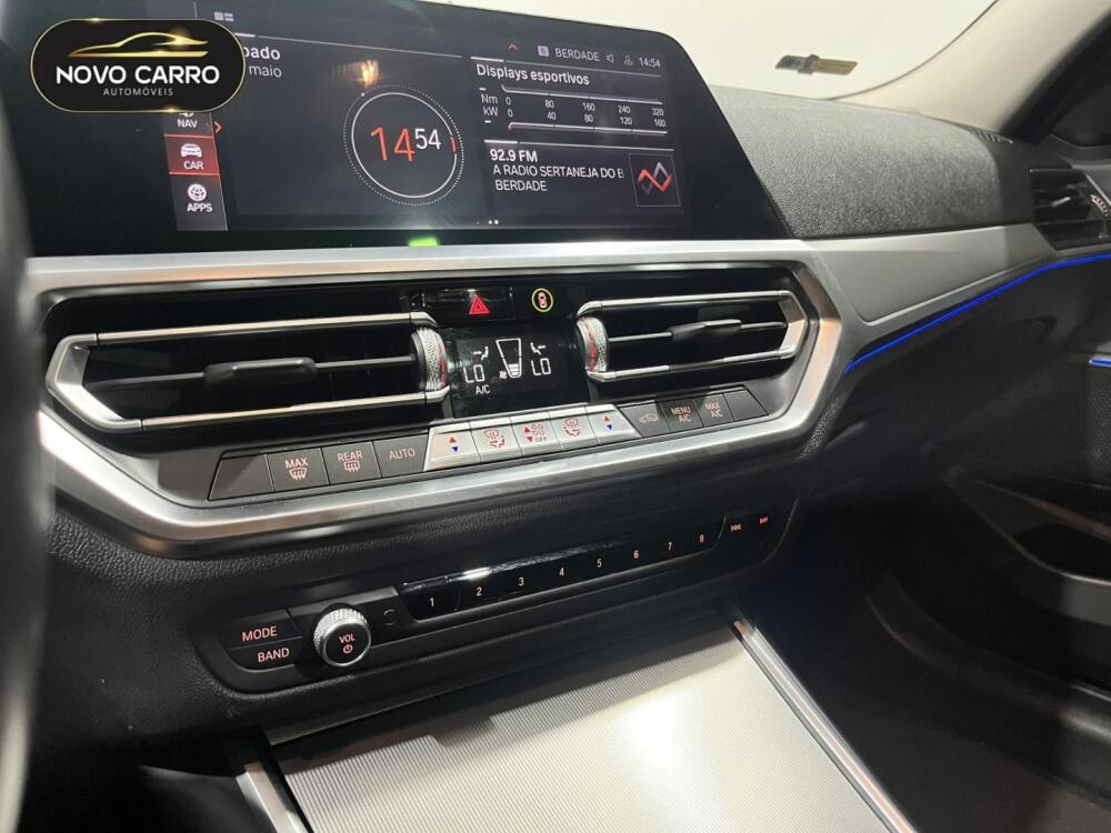 BMW 320i