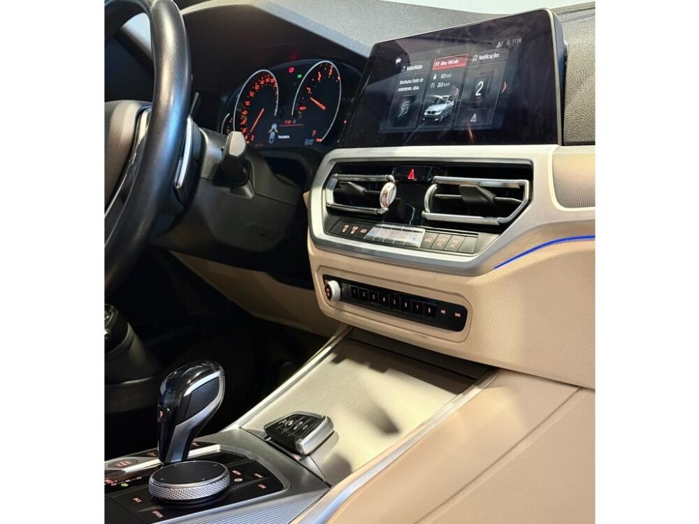 BMW 320i